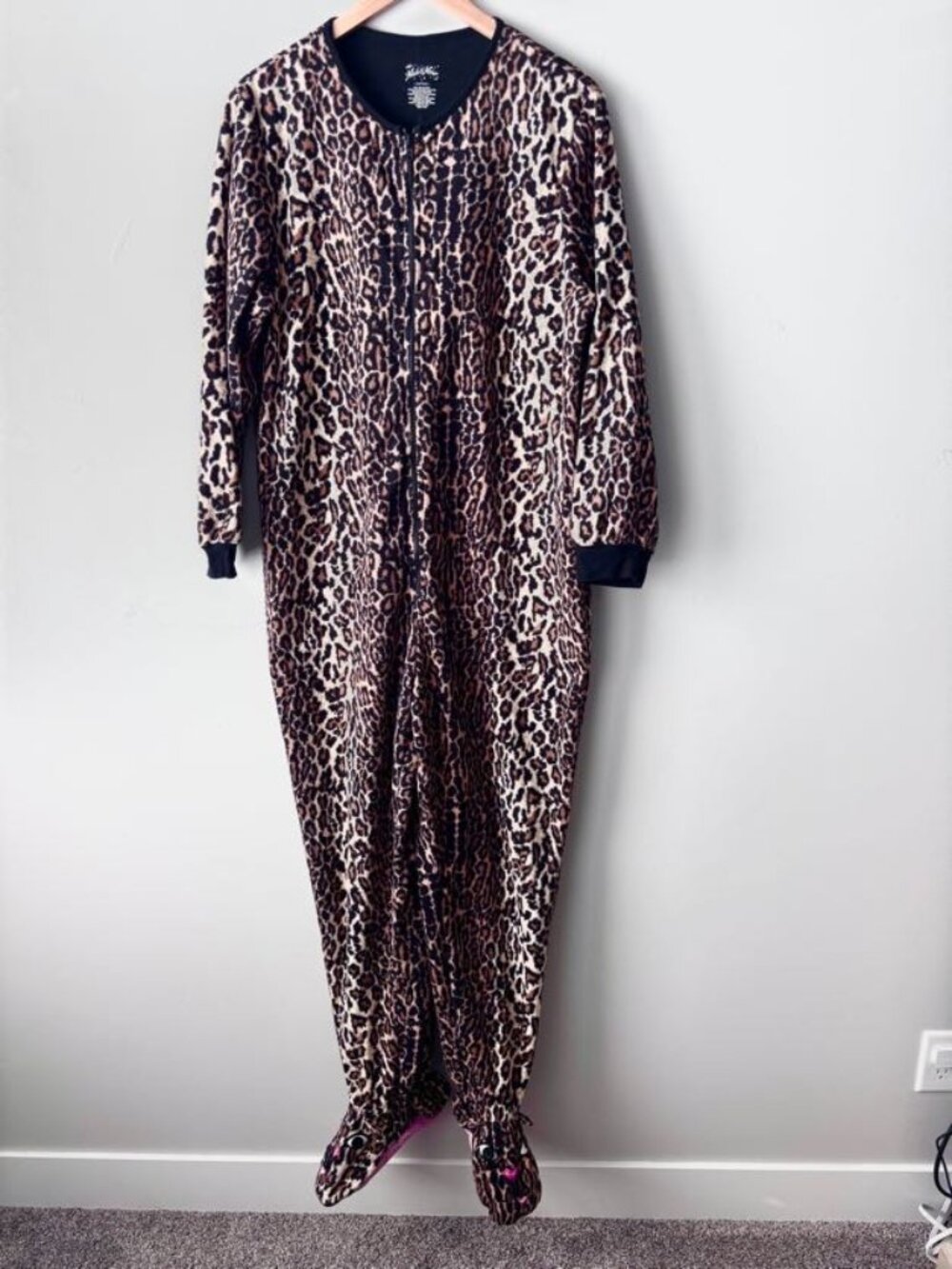Nick Nora Fleece Footed Pajamas Large L Leopard Animal Print One Piece Suit